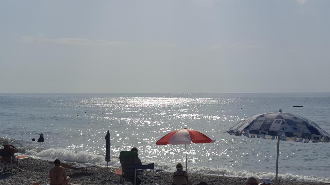 Albenga Sul Mare Famiglie Ed Amici Fino 10 Posti公寓 外观 照片