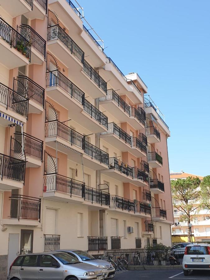 Albenga Sul Mare Famiglie Ed Amici Fino 10 Posti公寓 外观 照片
